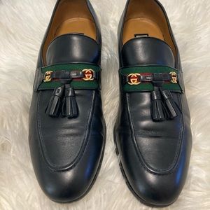 Loafers
Black loafers with web and interlocking g
